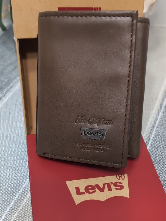 Levi's Other - Levi’s Brown Leather Bifold Wallet, RFID Protection